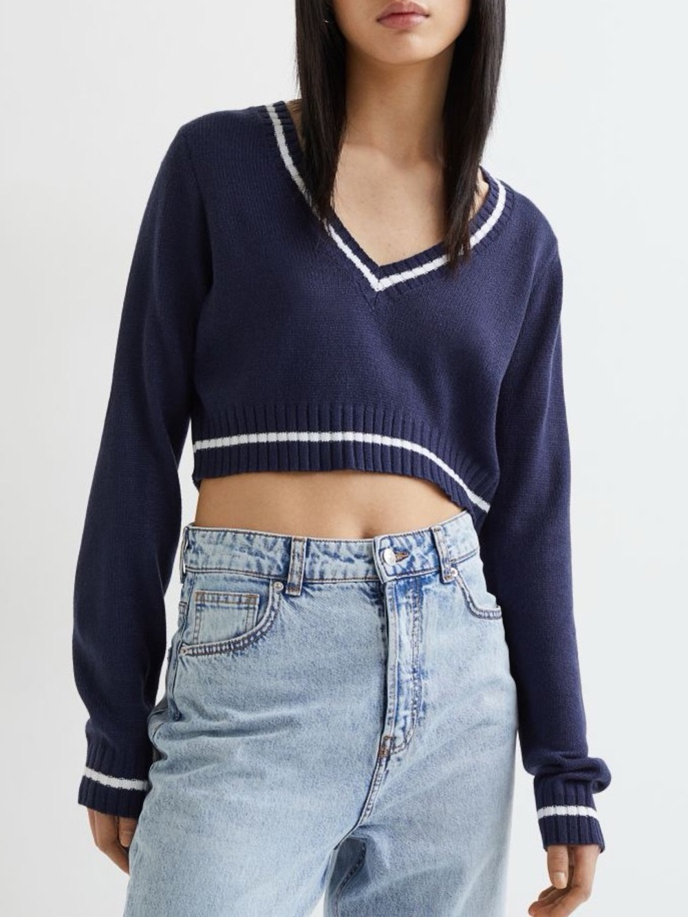 H&M Divided Women's Cropped V Neck Sweater Size Small